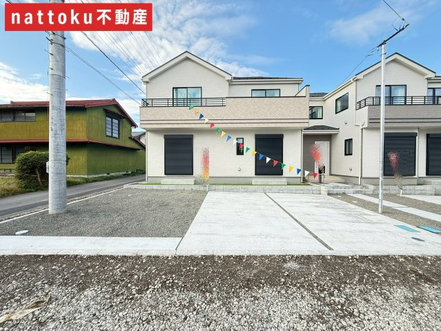 御殿場市御殿場８３番　新築戸建　全2棟　A号棟の駐車場