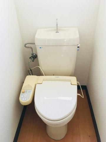 小松原町田中様貸家のトイレ|温水洗浄便座は残置物となります。