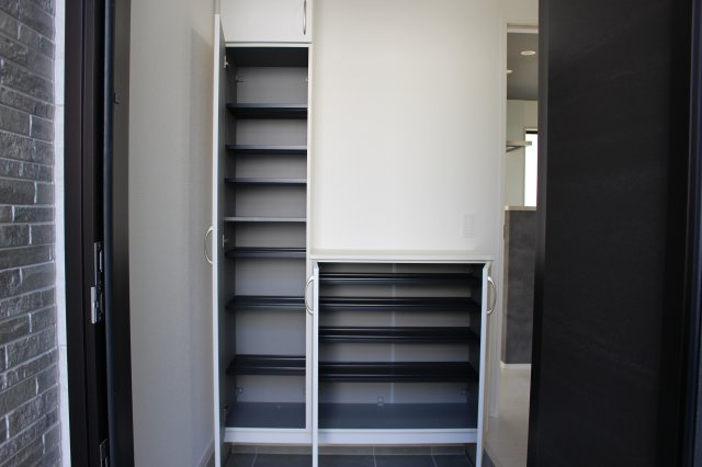 小倉南区下貫1丁目1期の玄関