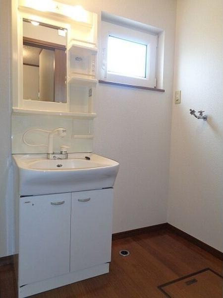 メゾンセレーノ壱番館の独立洗面台