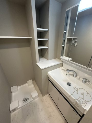 S-RESIDENCE天満橋arの独立洗面台
