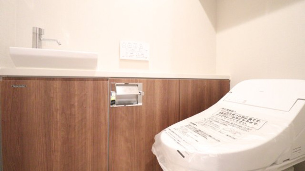【トイレ】 | 【トイレ】手洗いカウンター完備で衛生的！