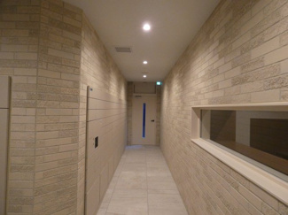 【設備】 | ワコーレ大阪新町タワーレジデンス | 【メールボックス】住戸キーをかざすだけで全自動で開くメールボックス！セキュリティも充実！