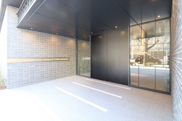  | 【エントランス外観】グレード感あふれる質感豊かなタイルをあしらった、ホテルライクなエントランスです！