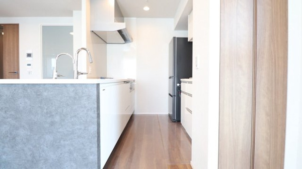 【キッチン】 | 【キッチン】カウンターキッチンとなっており、景色を楽しみながらお料理していただけます◎