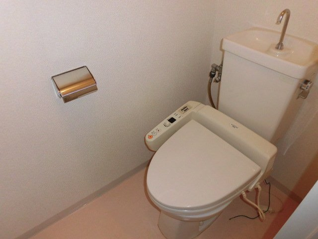 大阪市中央区内淡路町１丁目の賃貸マンションのトイレ