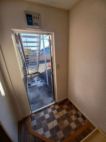 メゾンプリズムの玄関