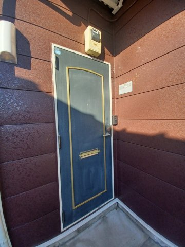 メゾンプリズムの玄関