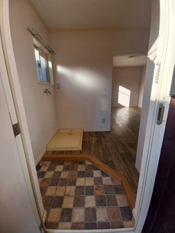 メゾンプリズムの玄関