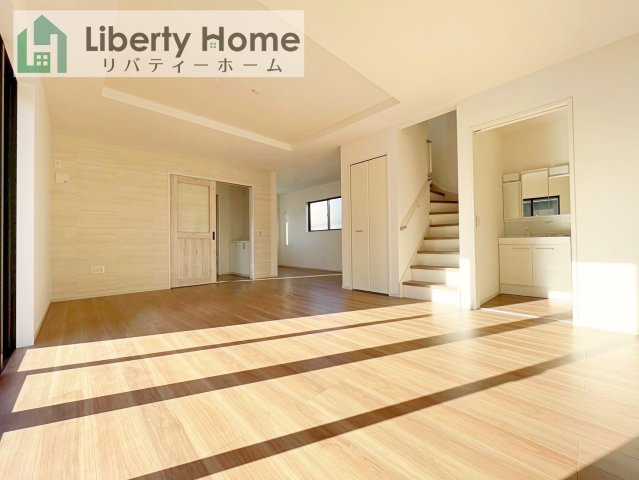 牛久市田宮町27期　新築戸建　の居間・リビング