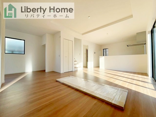 牛久市田宮町27期　新築戸建　の居間・リビング