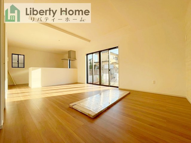 牛久市田宮町27期　新築戸建　の居間・リビング