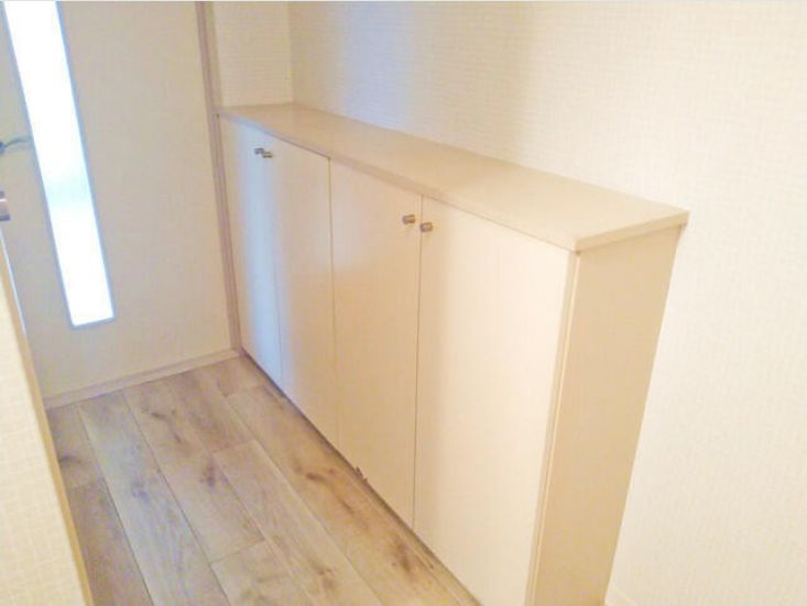 さいたま市浦和区元町３丁目の賃貸マンションの内装|★廊下に収納棚を設置しています。★