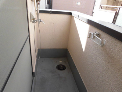 【設備】 | フェリシダ | 室外の洗濯機置き場です