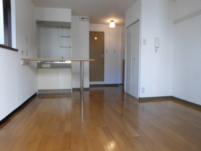 【居間・リビング】 | フェリシダ | 太陽の光が差し込む明るいお部屋です