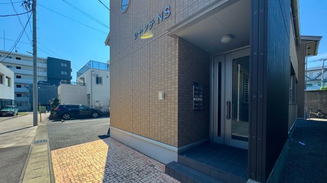 レセンテNSのエントランス