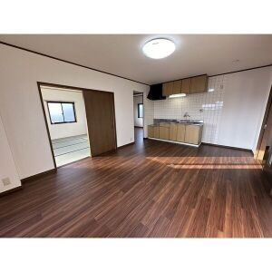 マーベラス栄和 B棟の居間・リビング