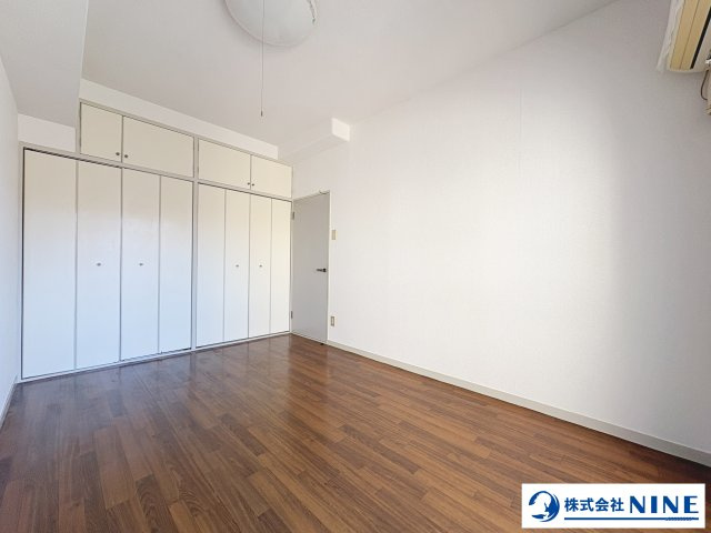 エメラルドマンション青江の洋室