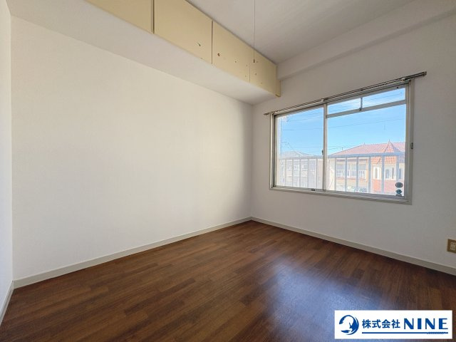 エメラルドマンション青江の洋室