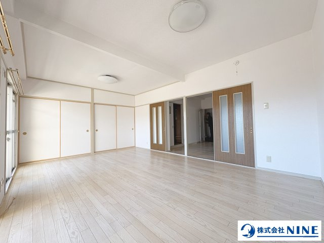 エメラルドマンション青江の居間・リビング