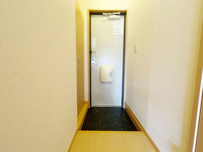 ローズコート上耕地の玄関