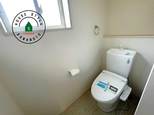 熊本市東区健軍3丁目第2-1棟（1号棟）　の内観：施工例|温水洗浄便座を完備しております。2ヶ所にトイレがあるのは朝の慌ただしい時間も安心です。