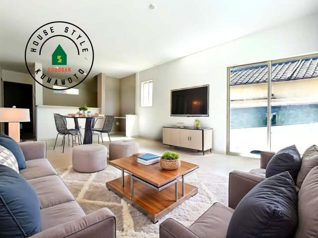 熊本市東区健軍3丁目第2-1棟（1号棟）　の内観：施工例|キッチンからリビングをしっかり確認できます。家族の笑顔があふれる空間になりそうですね。※家具はCGを合成したものです。