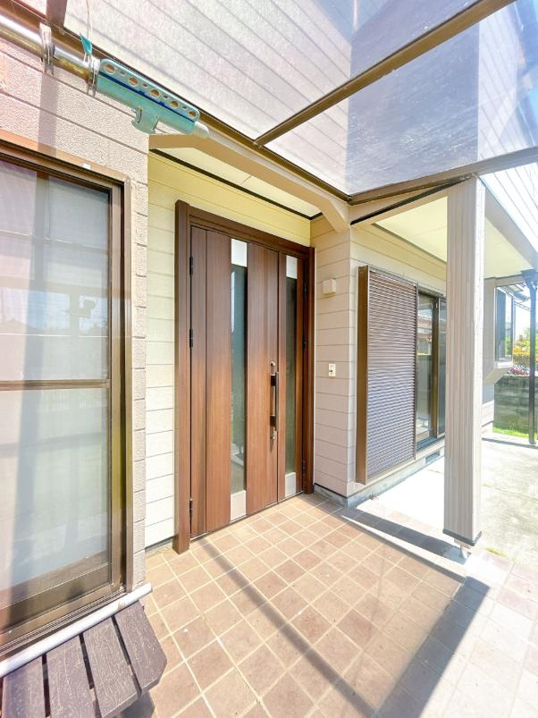 北茨城市関南町神岡上　中古戸建の玄関