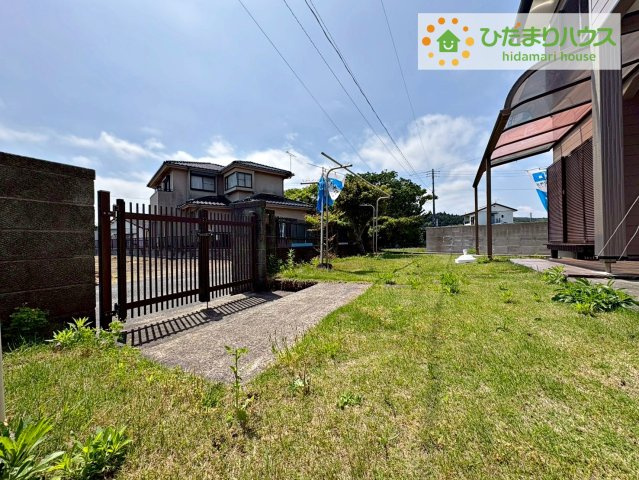 北茨城市関南町神岡上　中古戸建の庭|"日当たりの良い広い庭。友人や親せきが集まってＢＢＱをしたり、ペットと遊んだり。
一戸建てならではの楽しさが広がります(*^-^*)"