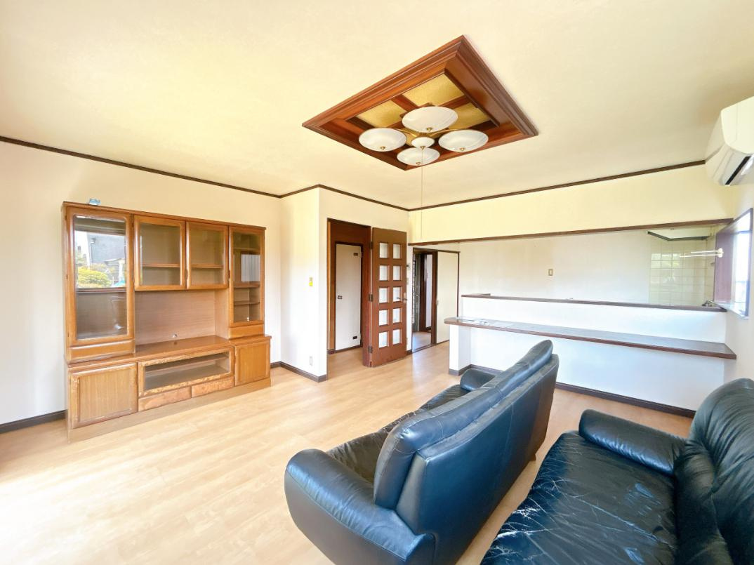 北茨城市関南町神岡上　中古戸建の居間・リビング|15.5帖の広～いリビングは、ゆったりとした家族だんらんの時間を過ごせます(^^)/