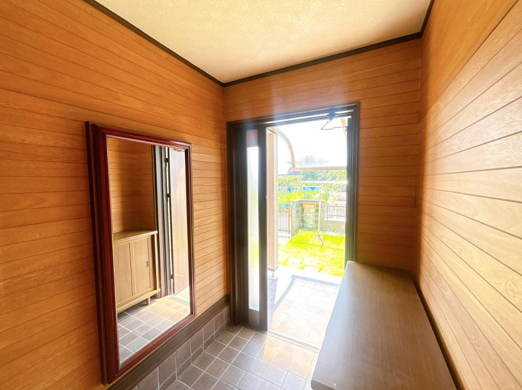 北茨城市関南町神岡上　中古戸建の玄関