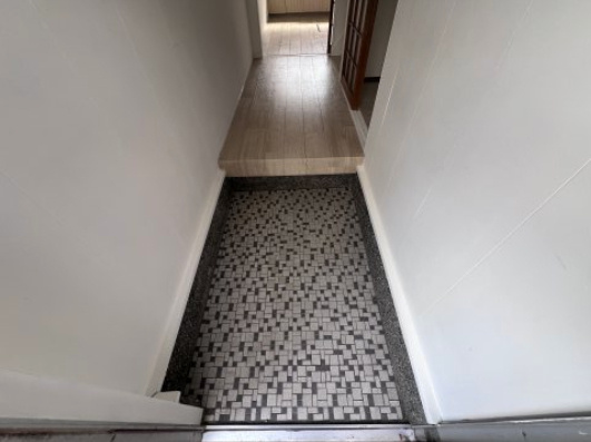 藤が丘貸家の玄関