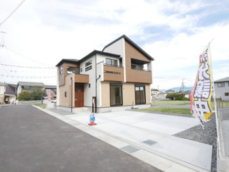 【外観】 | 甲斐市篠原 オール電化新築2棟 1号棟 カースペース並列3台　長期優良住宅