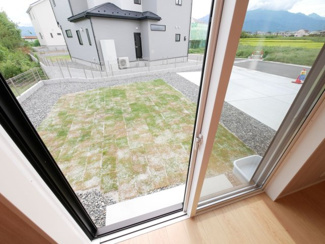 【展望】 | リビングからお庭を望む