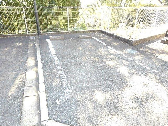 ソレビューフランⅡの駐車場|駐車スペースもあります