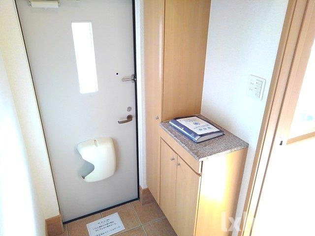 ソレビューフランⅡの玄関|明るい玄関です