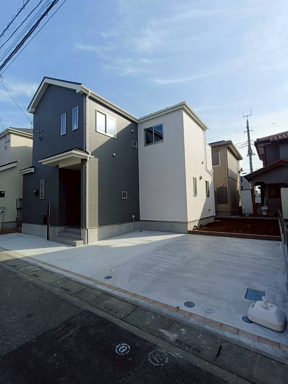 吉川市　新栄2丁目　新築戸建　全2棟の前面道路含む現地写真|前面道路含む現地写真です