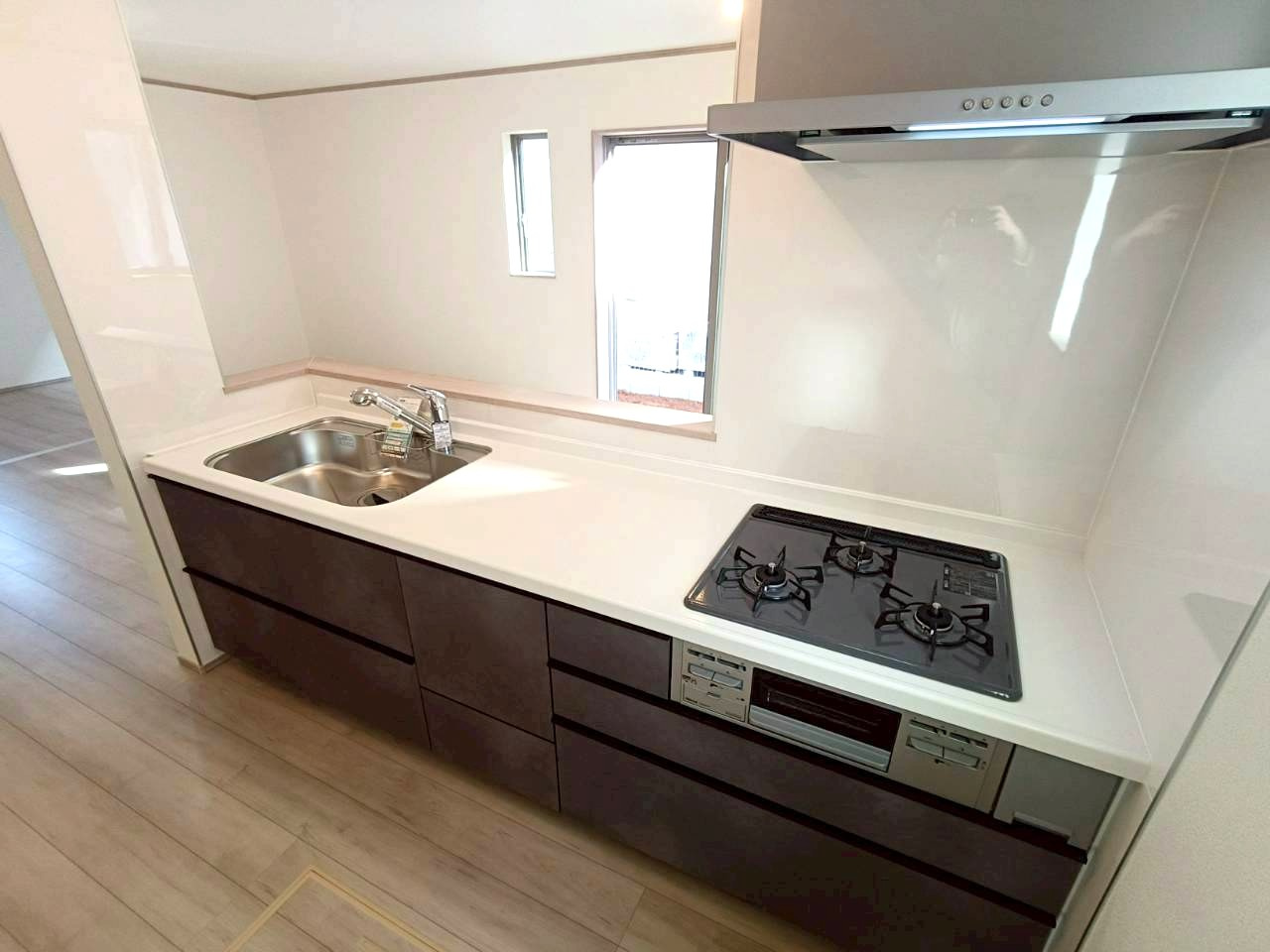 吉川市　新栄2丁目　新築戸建　全2棟のキッチン|キッチンでお料理をお楽しみください