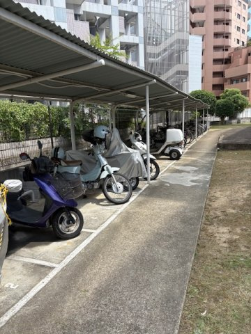 地下鉄『椥辻』駅徒歩５分★南東向き★３LＤＫ★リフォーム完了につき即入居ＯＫ★山科セントラルハイツのその他|バイク置き場