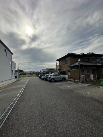 カームズ下林の駐車場