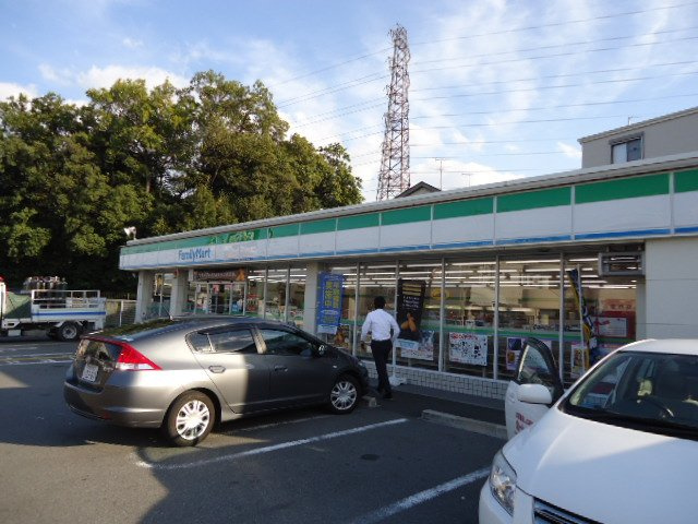 La Clarte  （ラ　クラルテ）の周辺|ファミリーマート茨木郡山店まで1,196ｍ
