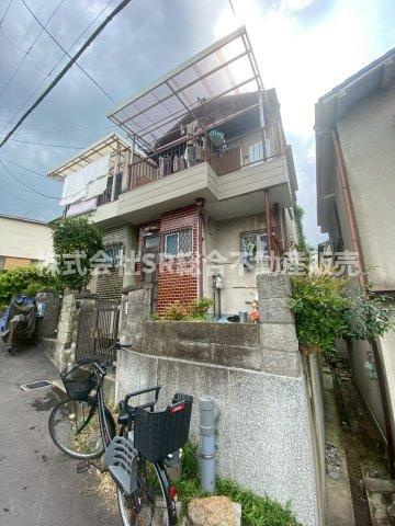 上六万寺　中古戸建の外観|リフォームや住宅ローン・東大阪市の不動産の事なら弊社にお任せ下さいませ！
各地域の特徴・グルメ・裏道やその他、細かい情報等も熟知した
東大阪市出身のスタッフが新生活を送るお客様をサポート致します！