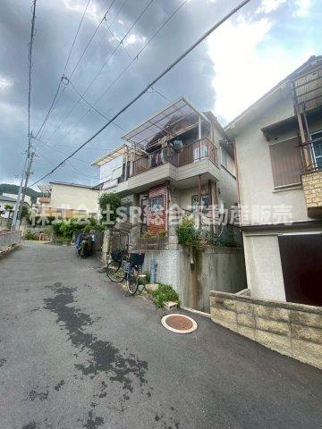 上六万寺　中古戸建の前面道路含む現地写真|閑静な住宅街です。