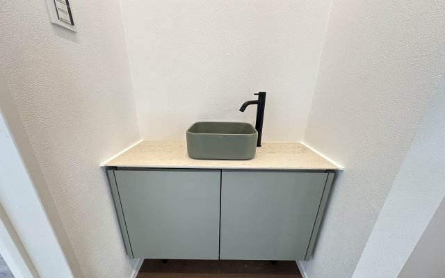 神奈川区神之木台新築戸建てのその他|玄関セカンド洗面台があります♪