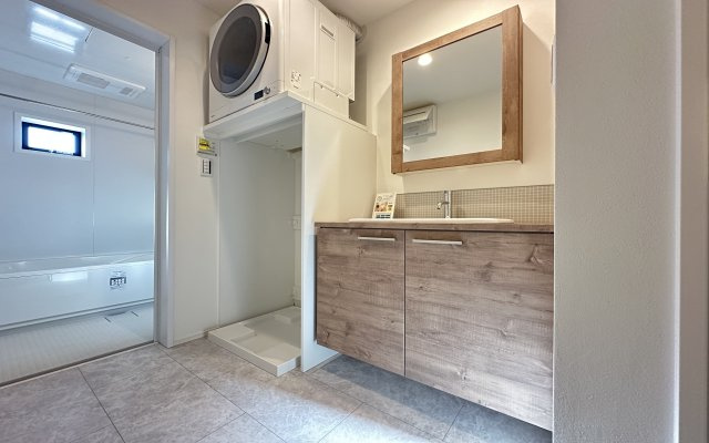 神奈川区神之木台新築戸建ての独立洗面台|ナチュラルな木目の洗面台はオシャレで高級感のあるデザインです♪