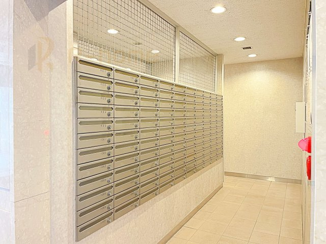 土浦市　ソリッドタワー　中古マンションの設備|エントランスに集合ポスト！郵便物の受け取りもラクラク♪