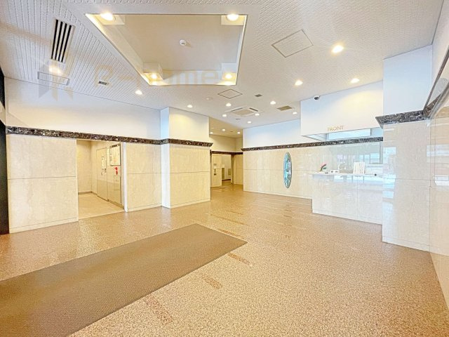 土浦市　ソリッドタワー　中古マンションのエントランス|防犯面も安心のオートロック！気持ちよくご家族やゲストをお迎えできるエントランス♪