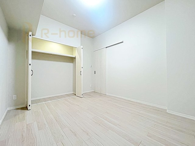 土浦市　ソリッドタワー　中古マンションの洋室|どんな部屋家具も合わせやすいシンプルな洋室！
たっぷりの日差しと心地よい風が舞い込む住まい♪