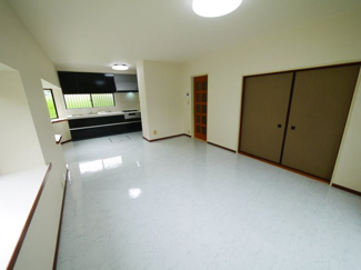 【居間・リビング】 | 山武市日向台　中古戸建 | 内外装リフォーム済み令和4年7月システムキッチン・ユニットバス等総武本線日向駅徒歩約10分