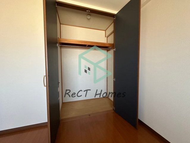 姫路市飾磨区下野田４丁目の賃貸マンションの収納